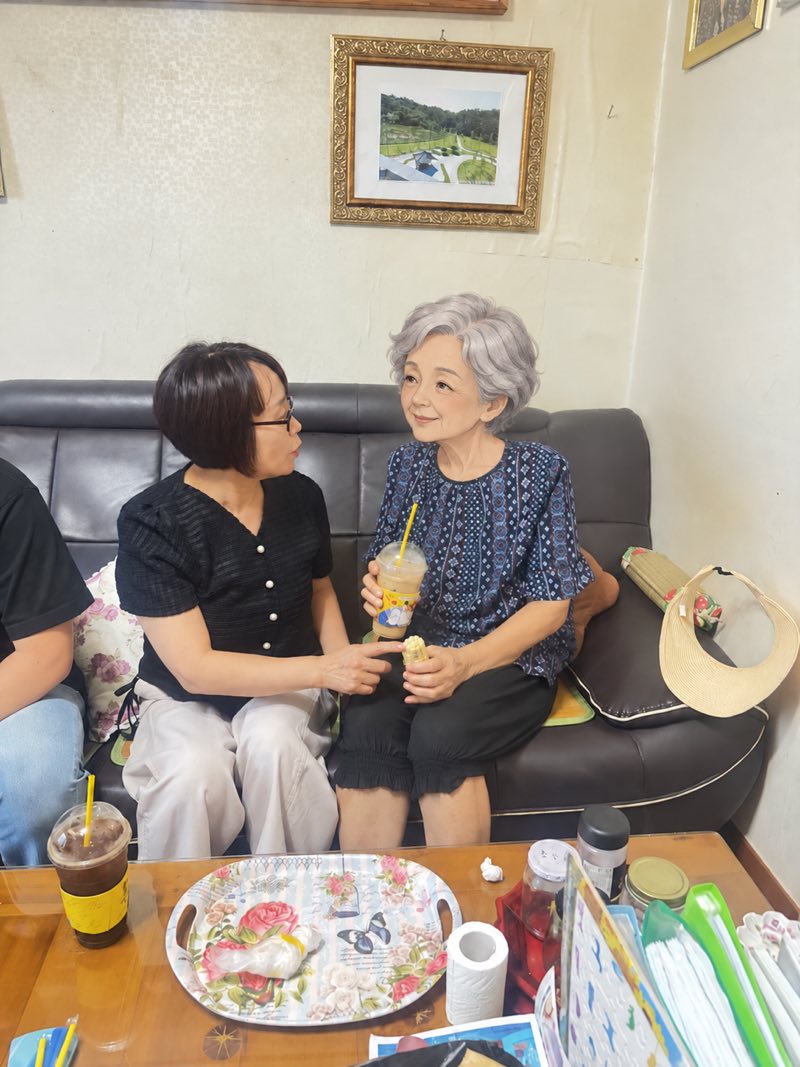 커피 시간 사진의 익명 얼굴 일러스트 편집본